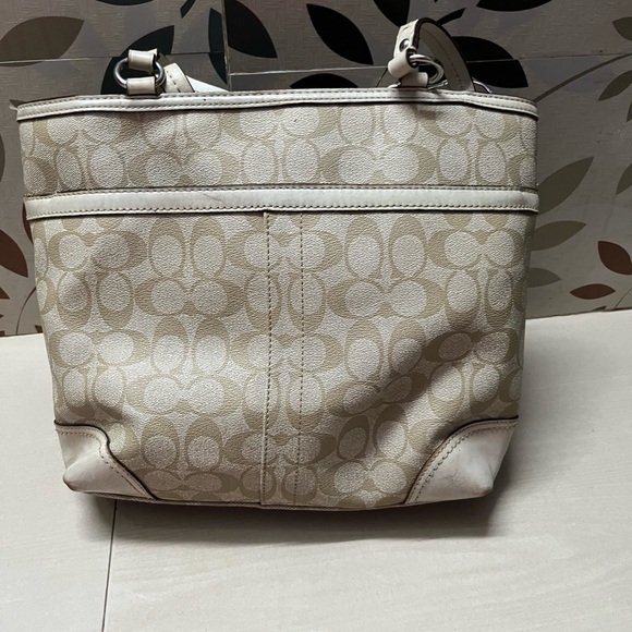 Authentic coach - Picture 3 of 6